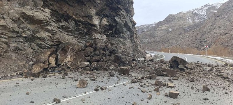 Naxçıvanda qaya uçqunu oldu &ndash; FOTO - VİDEO