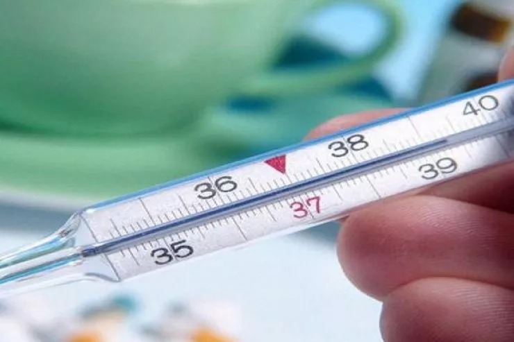 Gədəbəydə körpə qızdırmadan dünyasını dəyişdi