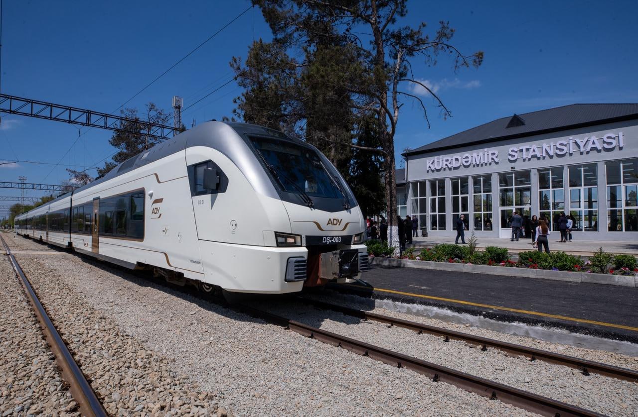 Bu gündən qatarlar Kürdəmirdə də dayanır: 1 saat tez &ndash; FOTO