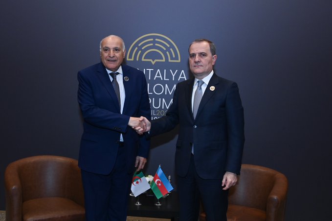 Ceyhun Bayramov əlcəzairli həmkarı ilə görüşdü - FOTO