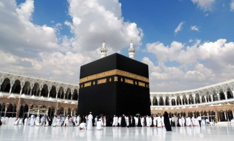 Kəbənin örtüyü 3 metr yuxarı qaldırıldı