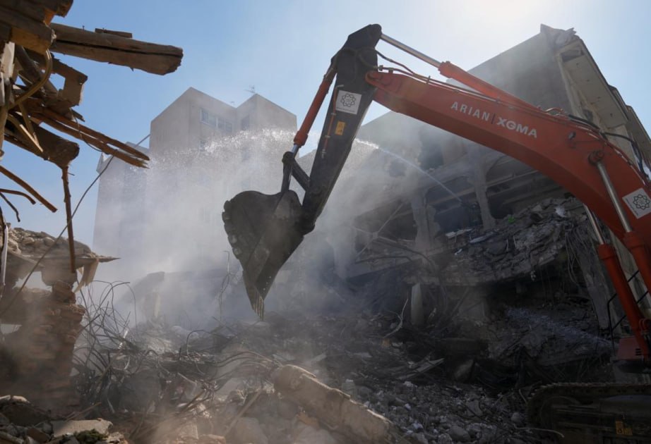 Hücumlar nəticəsində İranda neçə nəfər həlak olub?