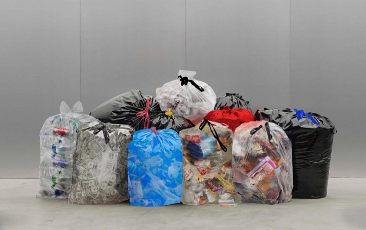 Zibil torbalarını xatırladan divan - FOTO