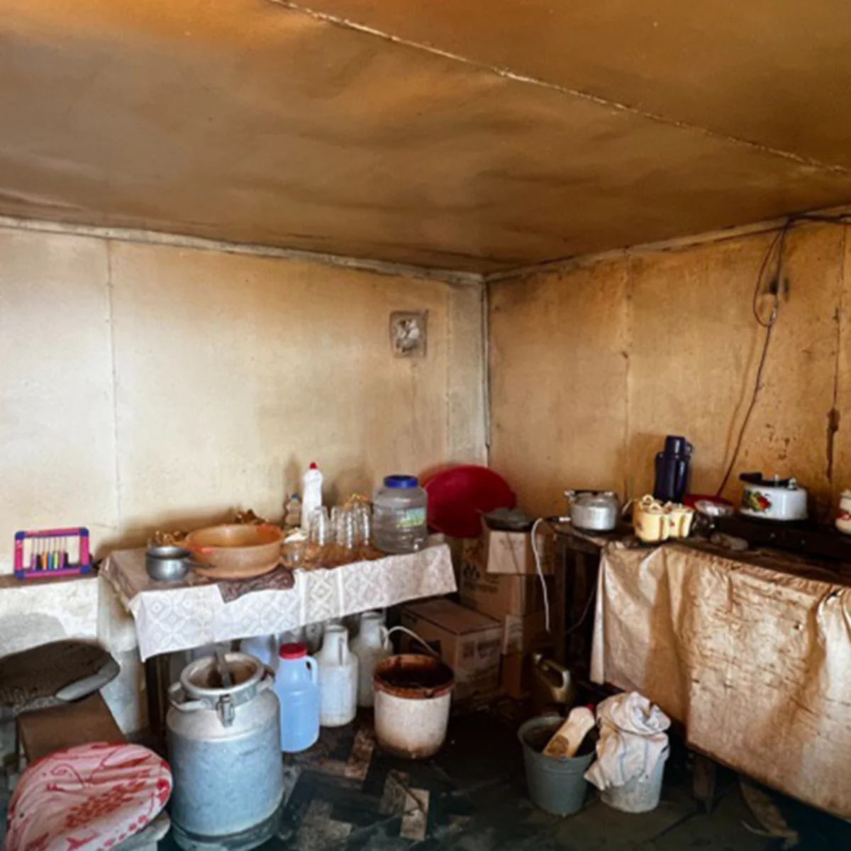 Şagirdlər bu şəraitdəki bufetlərdə qidalanır - FOTO