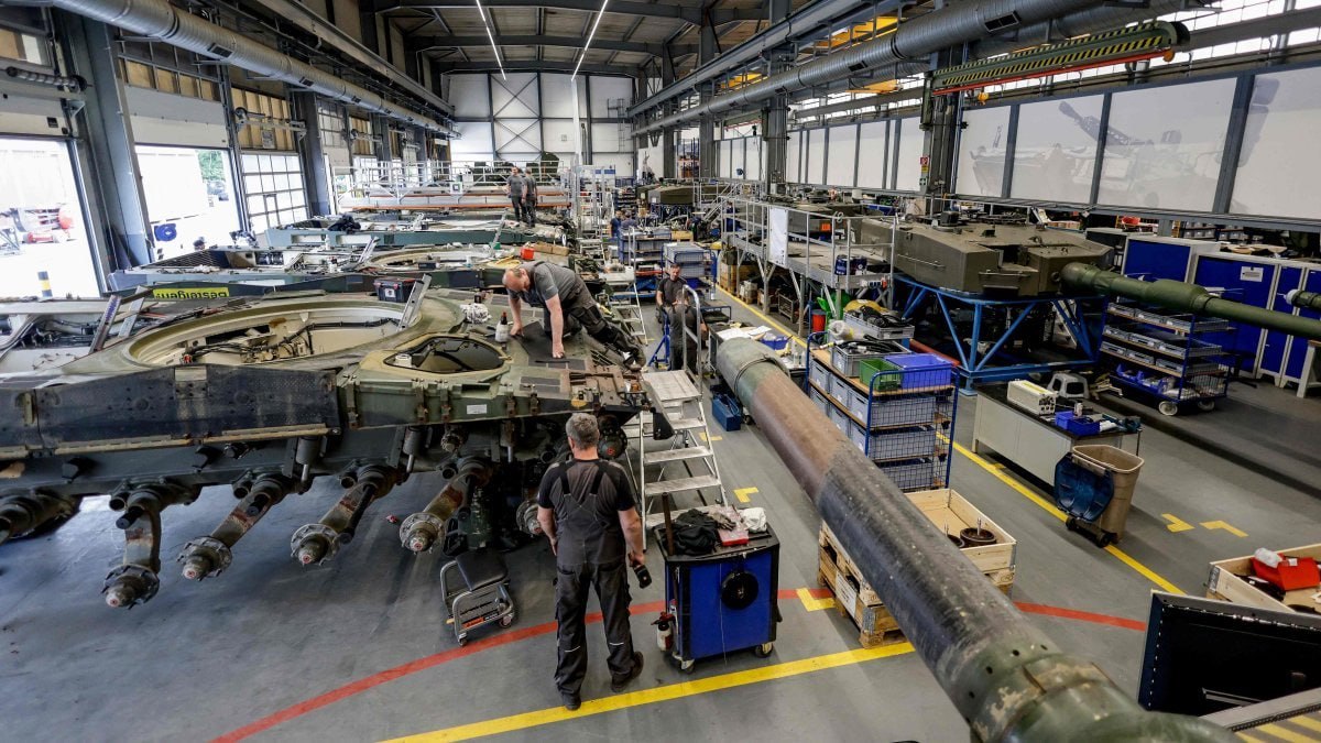 Alman maşınlarının SONU GÖRÜNDÜ &ndash; Artıq avtomobil yerinə silah istehsal edəcəklər