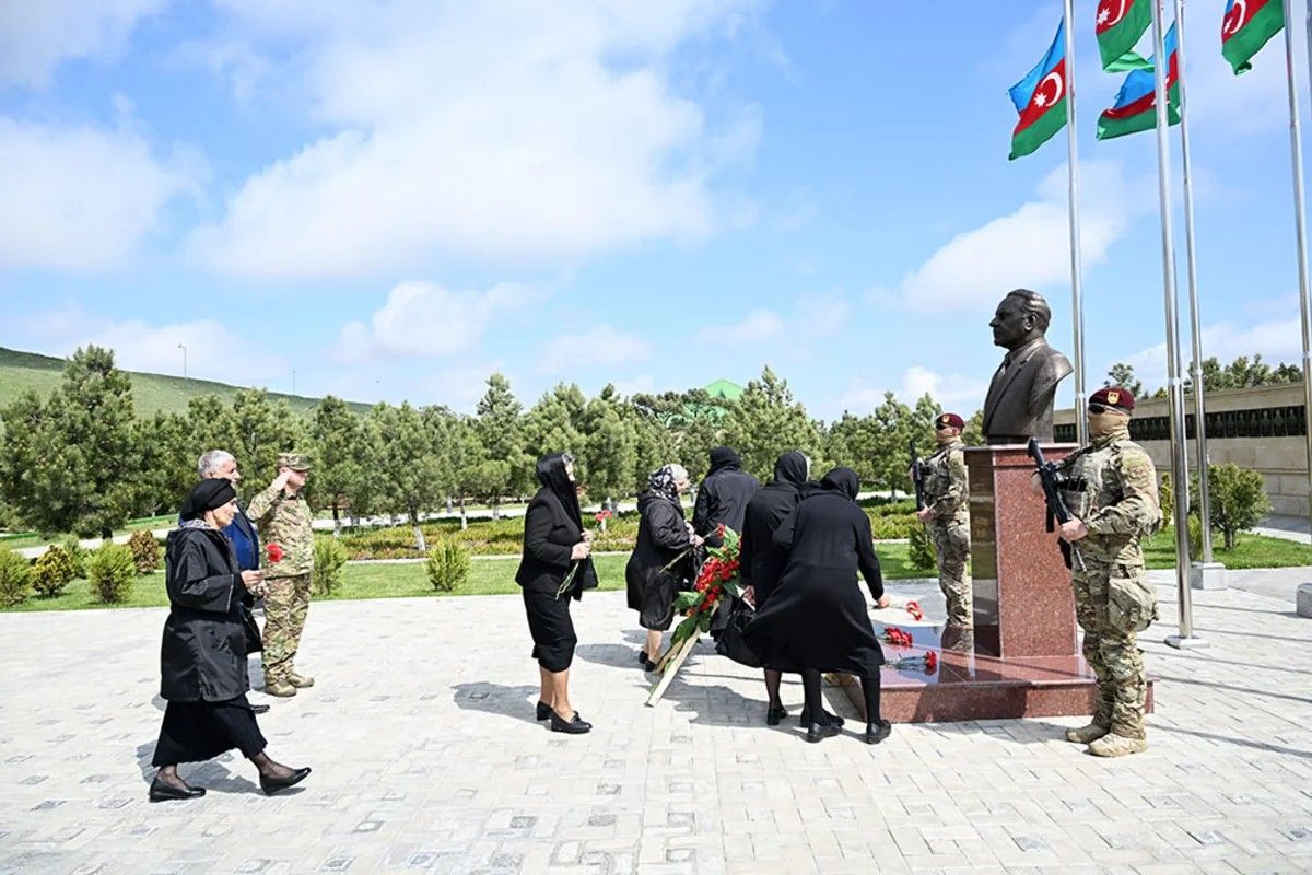 XTQ-nin Aprel şəhidlərinin xatirəsi ehtiramla yad olunub - FOTO