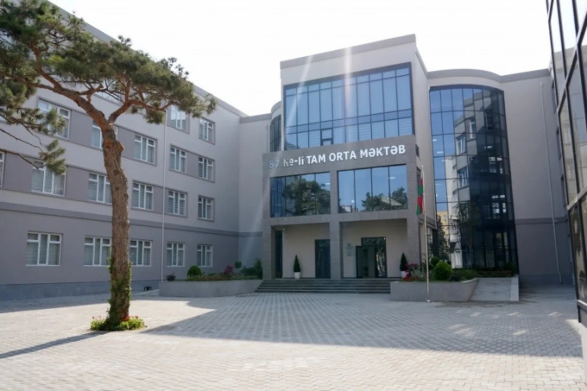 Bakıdakı məktəbdə şagirdin hədəsi səbəbindən dərslər dayandırılıb? &ndash; RƏSMİ
