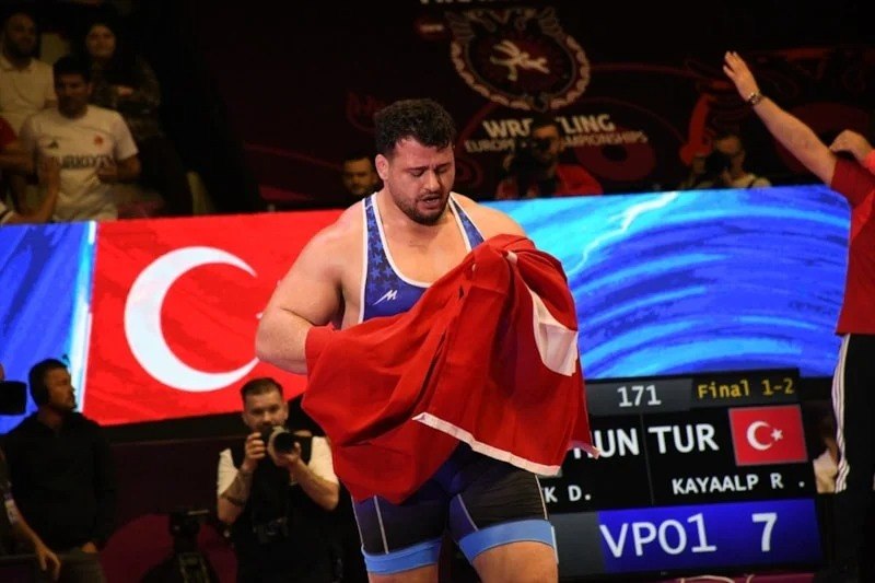 Türkiyəli güləşçi 13-cü dəfə Avropa çempionu olub