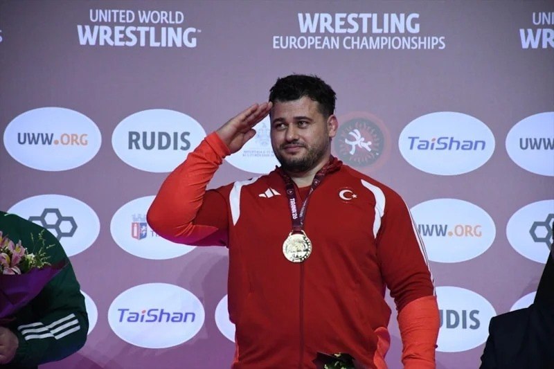 Ərdoğan türkiyəli idmançını telefonla təbrik etdi: "Gözlərinizdən öpürəm" - VİDEO