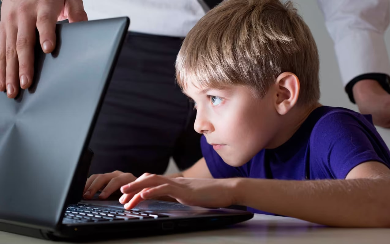 Daha bir ölkə uşaqlar üçün sosial şəbəkələri QADAĞAN EDİR