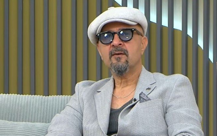 "Mənə belə sual verməyin, anam baxır" - VİDEO