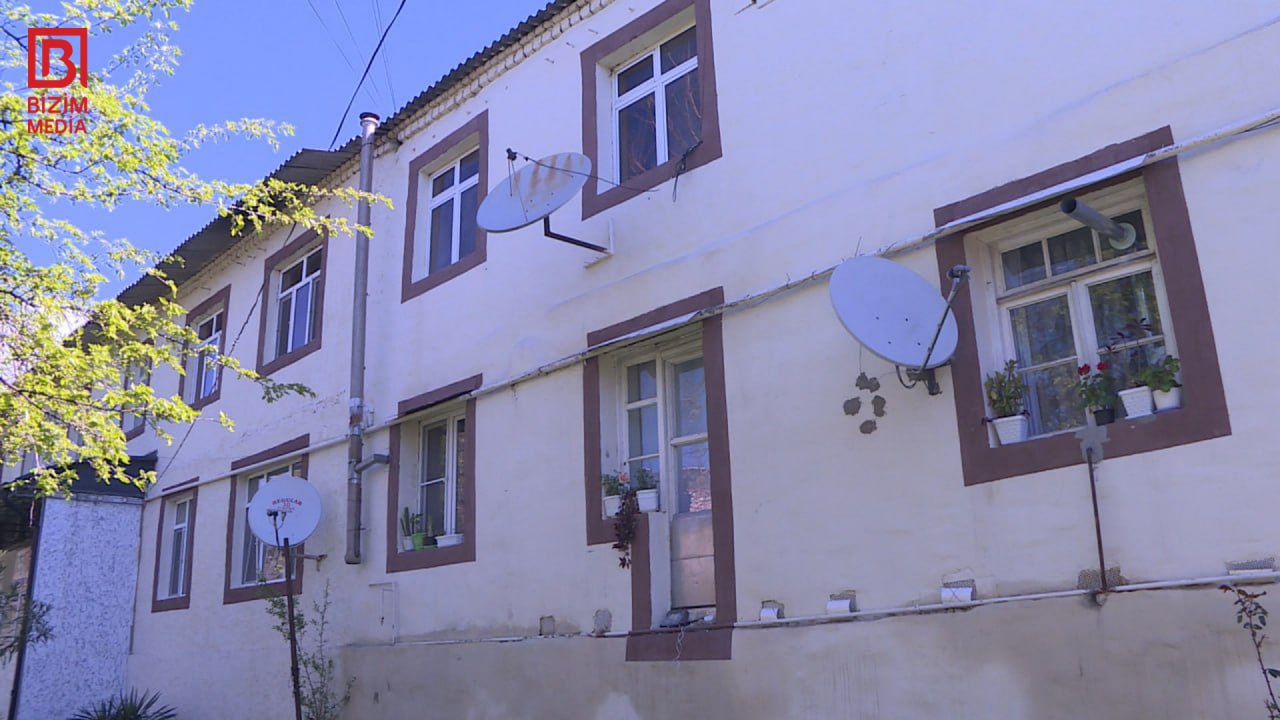 Zaqatalada qəzalı vəziyyətdə olan BİNA: Yağış suları evlərə dolur &ndash; FOTO