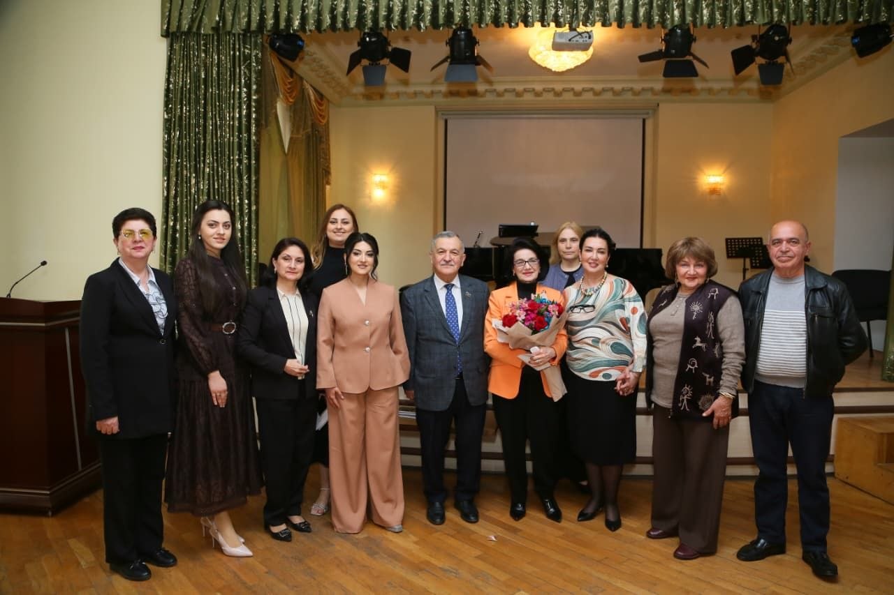 Dahi sənətkarın işığına toplaşanlar: Musiqi və elm vəhdətdə - FOTOLAR