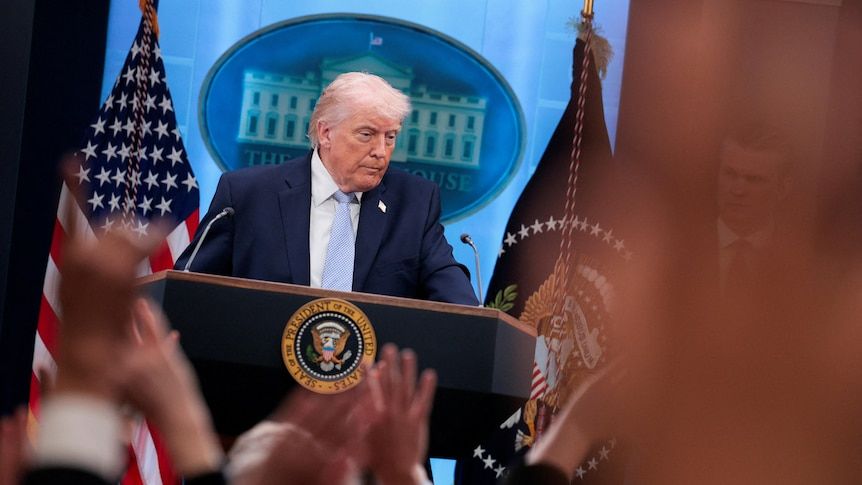 Tramp: &ldquo;Heç kim mənə prezidentlik işinin bu qədər təhlükəli olduğunu deməmişdi&rdquo; - VİDEO