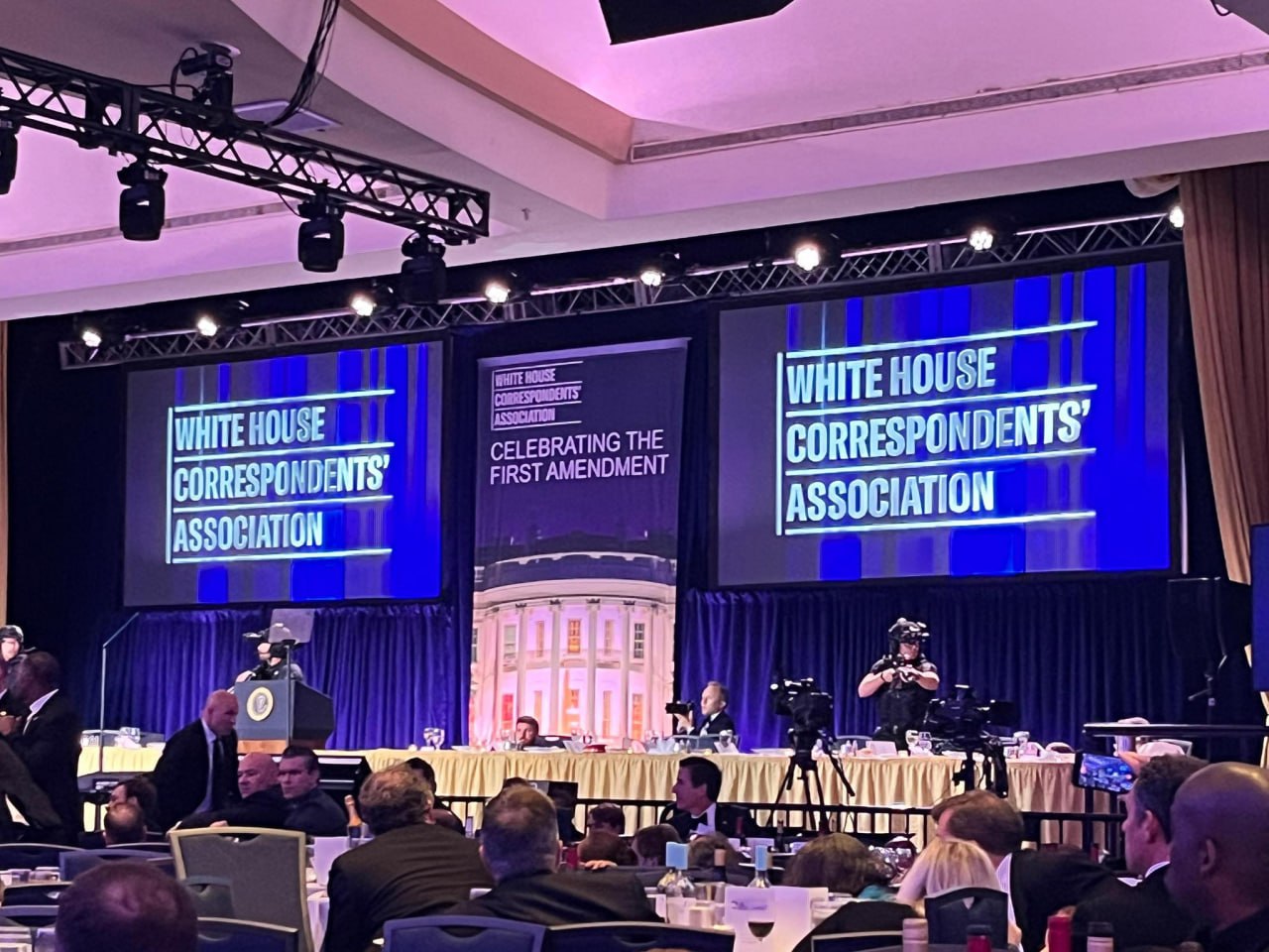 Ukraynanın ABŞ-dakı səfiri Trampın iştirak etdiyi tədbirdə atışmanın şahidi oldu - FOTO