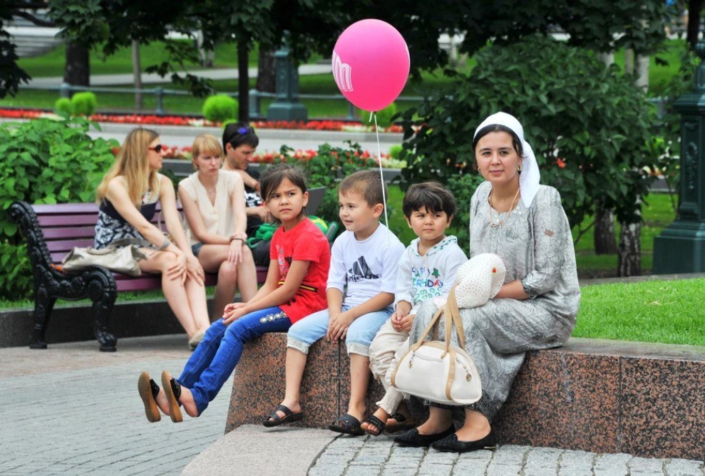 Rusiyada miqrantlar üçün uşaq müavinəti almaq qaydaları sərtləşdirildi