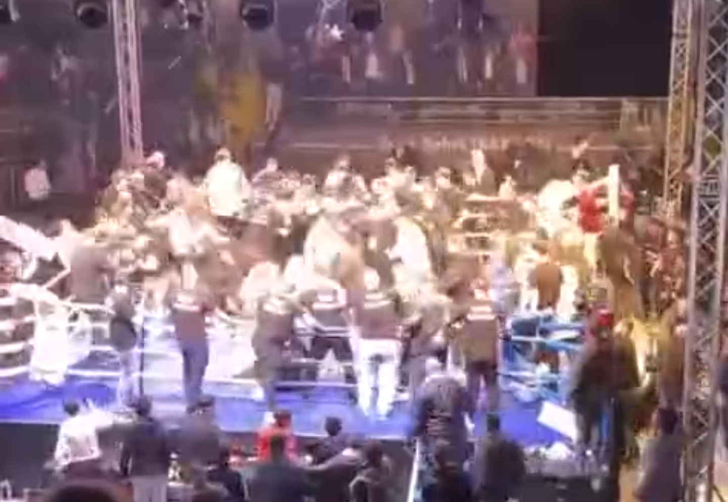 Trabzonda boks turnirində kütləvi dava düşdü: Rusiyalı idmançı... - VIDEO