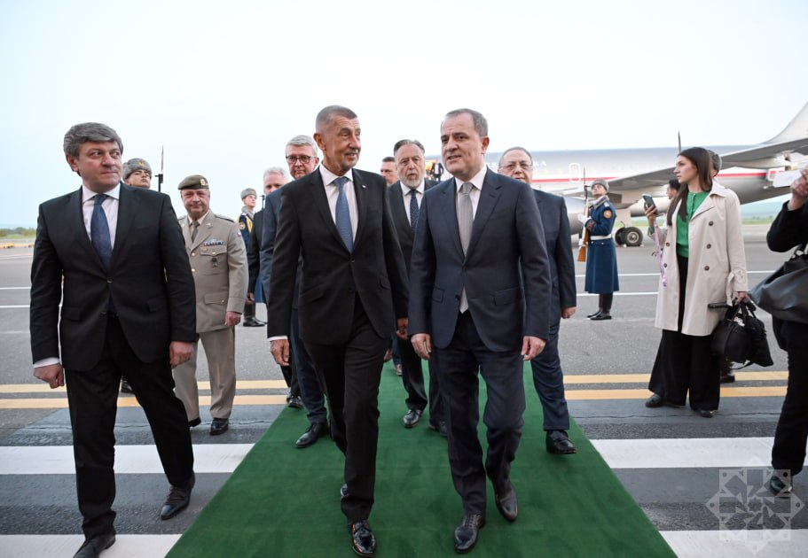 Çexiyanın Baş naziri Azərbaycana gəldi - FOTO