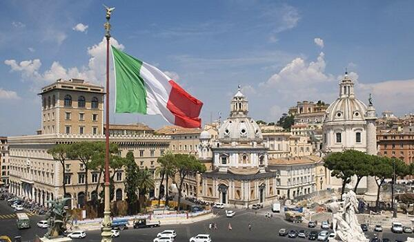 İtaliyada Ukrayna bayrağına görə dava düşdü - VİDEO