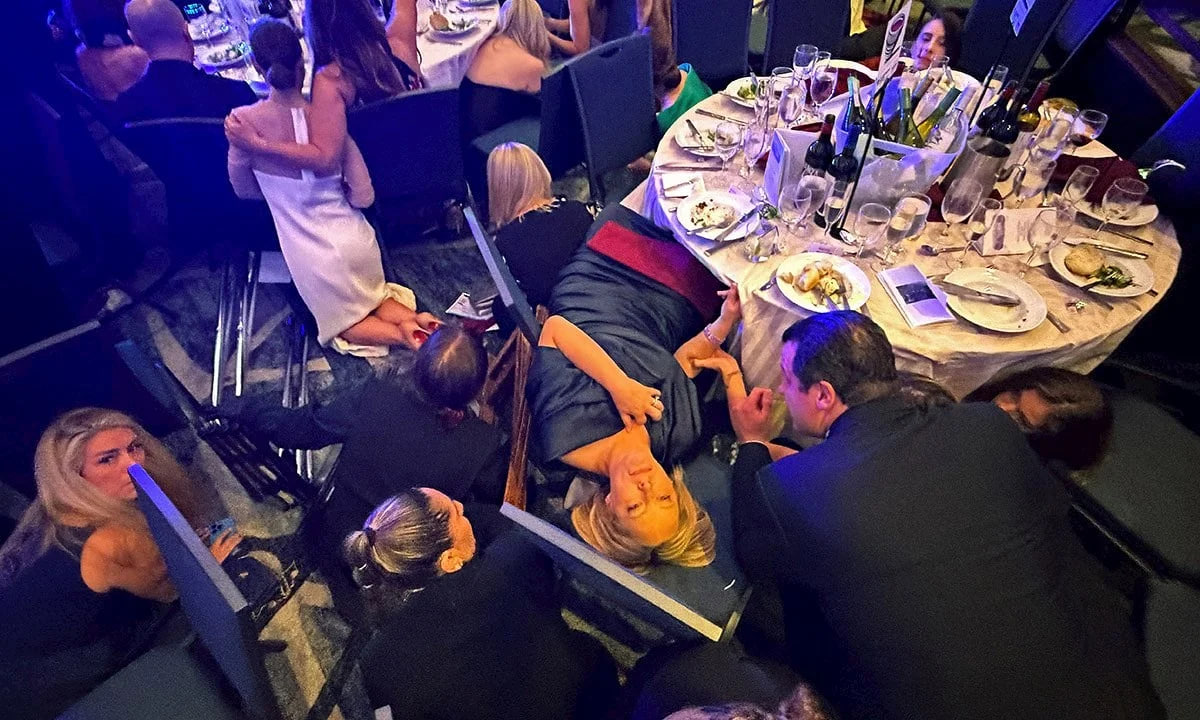 Vaşinqtonda bəzi qonaqlar atışmadan sonra alkoqollu içkiləri özləri ilə aparıb - FOTO