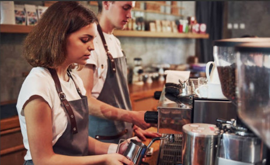Yeniyetmə və gənclər arasında yeni PEŞƏ TRENDİ - &ldquo;Təcrübə tələb olunmur, 800 manat qazanc var&rdquo;