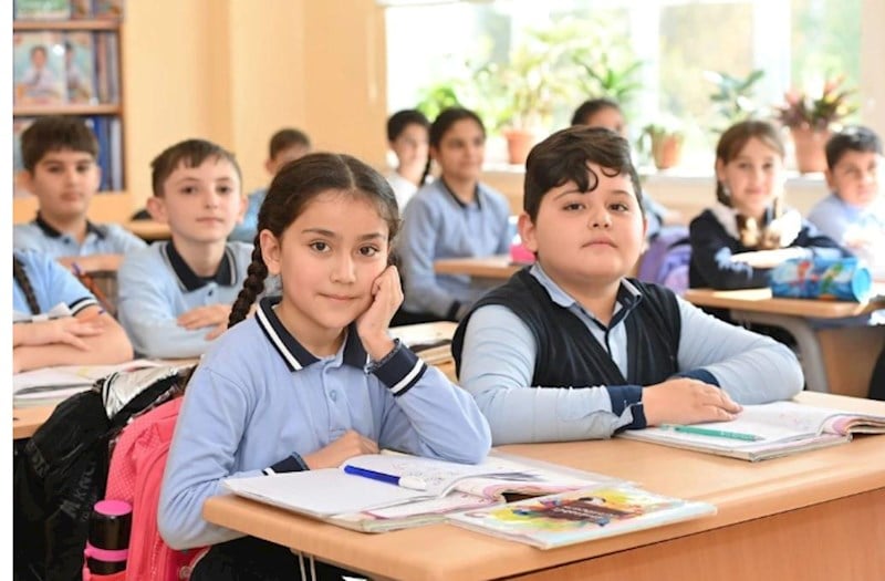Dövlət məktəblərində xarici dildə oxumaq istəyən şagirdlərin DİQQƏTİNƏ
