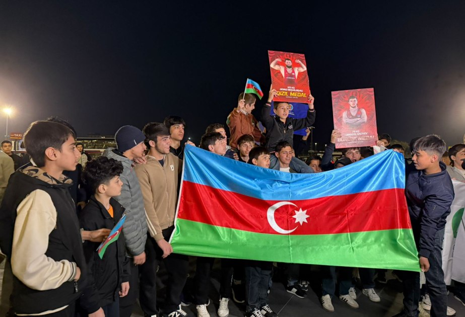 Avropa çempionu olan güləşçilərimiz Vətənə qayıdıb