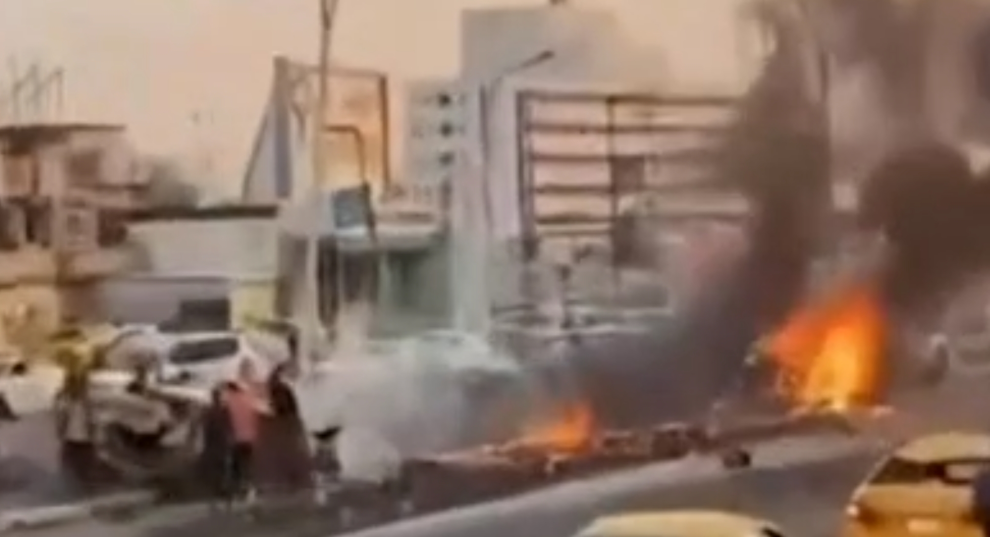 İraqda sementdaşıyan maşın onlarla insanın ölümünə səbəb oldu - VİDEO