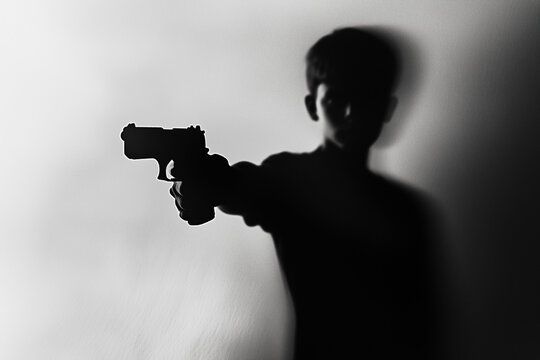 ABŞ-da dəhşətli HADİSƏ: dərsə getmək istəməyən yeniyetmə atasını güllələdi