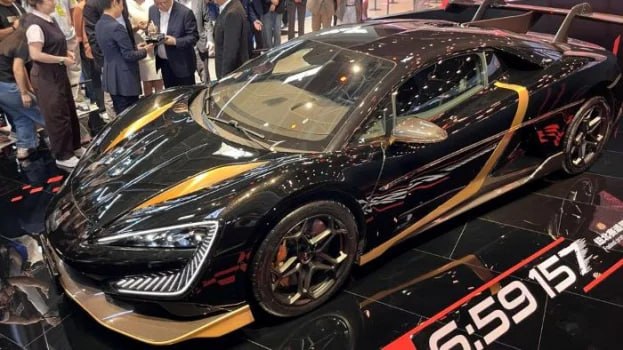 Milyarder &ldquo;Bugatti&rdquo;ni geridə qoyan ən sürətli avtomobili SİFARİŞ ETDİ