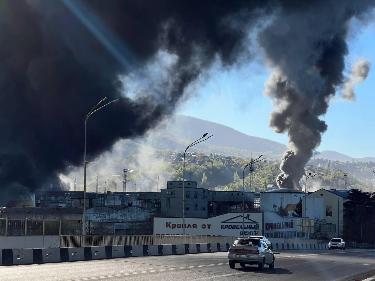 Tuapsedə neft emalı zavodunda yanğına görə sakinlər təxliyə olunur &ndash; VİDEO