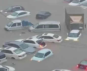 Çində rekord yağıntı - Şəhər su altında qaldı &ndash; VİDEO