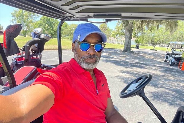 &ldquo;Tək həyat yoldaşına sevgi&rdquo; barədə kitab yazan keşiş ikiarvadlı çıxdı