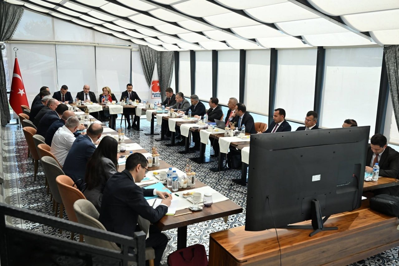 Türkiyə və Ermənistan Qars-Gümrü dəmir yolunun bərpasını müzakirə etdi &ndash; FOTO