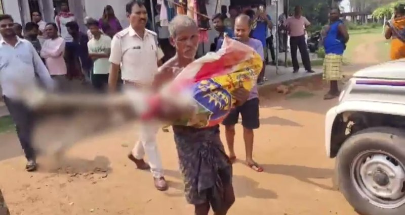 Kişi qəbr qazdı, bacısının skeletini banka gətirdi - VİDEO