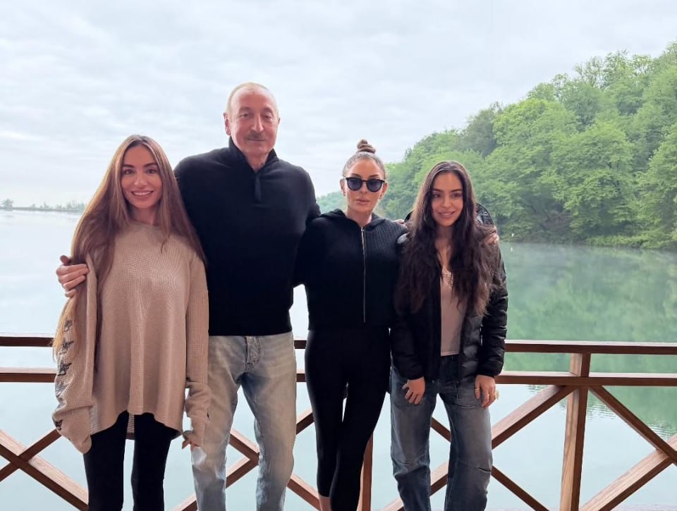 Prezident ailəsinin Qəbələdən səmimi FOTOSU