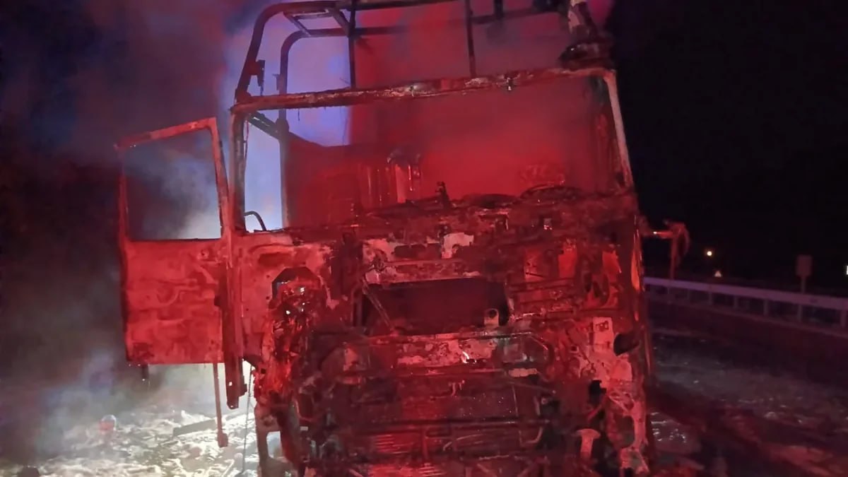 Türkiyədə Azərbaycan nömrəli yük avtomobili yanaraq kül oldu - FOTO