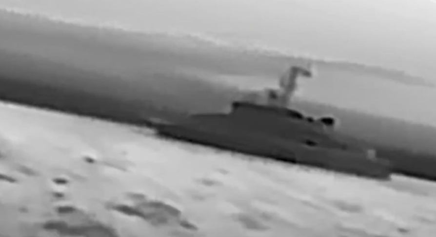 Ukrayna Kerç körpüsünü qoruyan Rusiya katerlərini vurdu &ndash; VİDEO