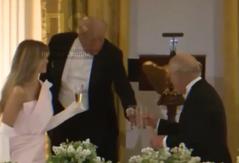 Trampdan Britaniya kralına: &ldquo;Biz olmasaydıq, indi hamınız alman dilində danışırdınız&rdquo; - VİDEO