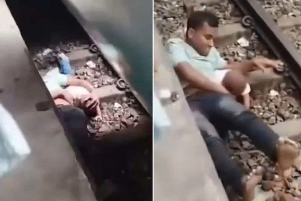 Ata relslərin üzərinə düşən övladını belə xilas etdi &ndash; ANBAAN VİDEO