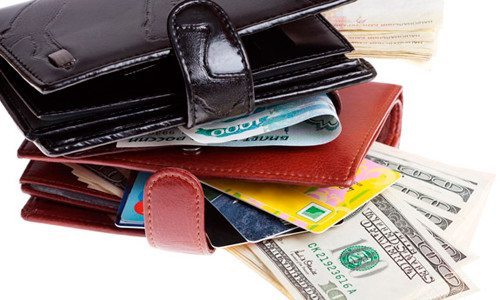 Küçədə pul kisəsi tapdı &ndash; HƏBS EDİLDİ