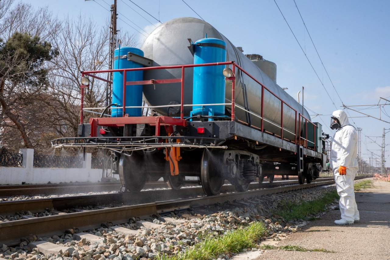 Dəmir yollarının təhkim zolaqları alaq otlarından belə təmizlənir &ndash; VİDEO