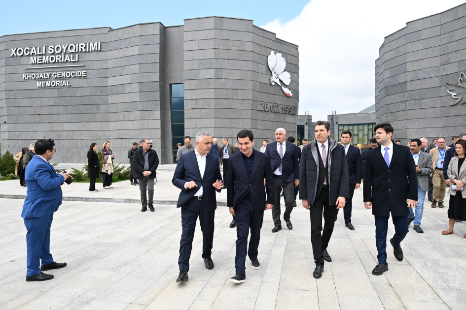 Diplomatik korpusun nümayəndələri Xocalı Soyqırımı Memorialında &ndash; FOTO