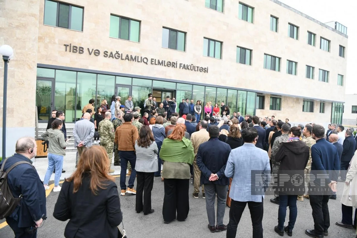 Diplomatlar Xankəndidə Qarabağ Universitetinin klinikasında &ndash; FOTO