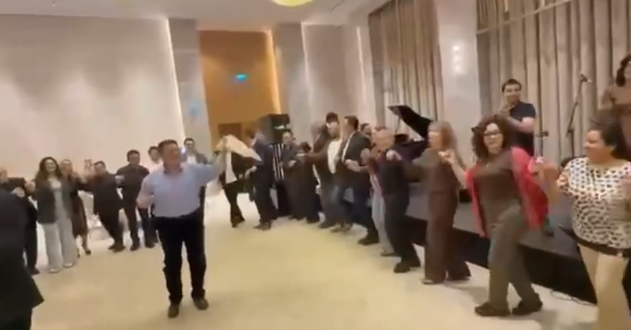 Xarici diplomatlar Şuşada yallı getdilər - VİDEO