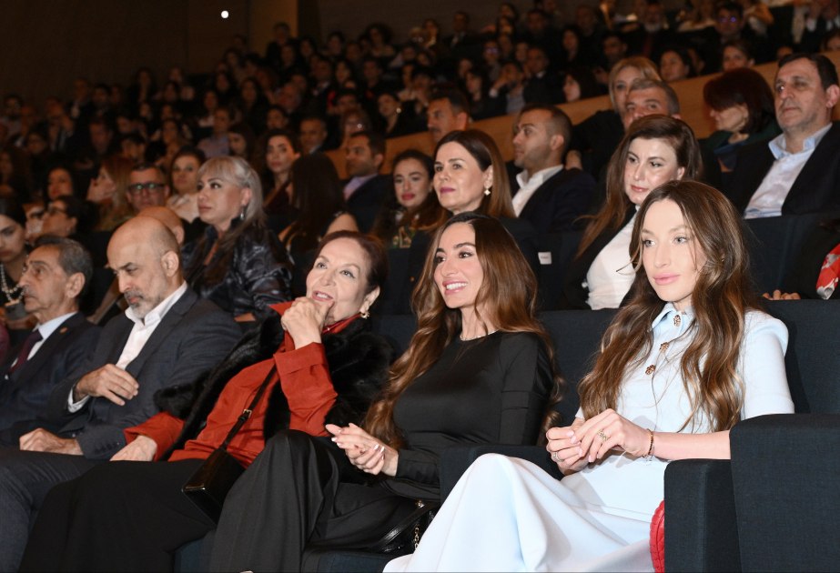 Arzu və Alena Əliyeva filmin təqdimatında... - FOTOLAR