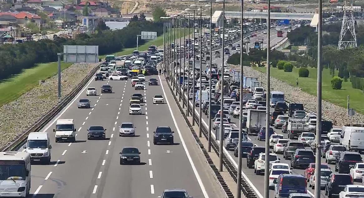 Bakının bu ərazisində QƏZA səbəbindən sıxlıq var