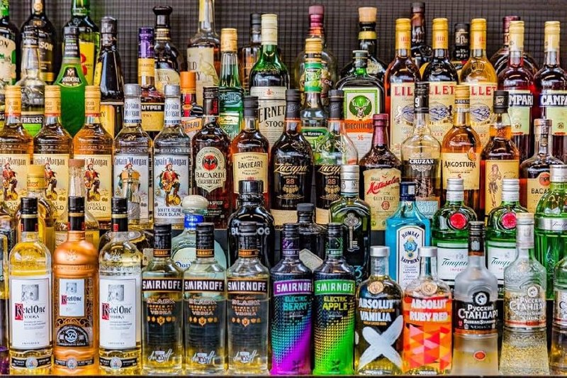 Eyni ZƏRƏR, fərqli YANAŞMA &ndash; Alkoqollu içkilərlə bağlı yeni QAYDA gəlir?