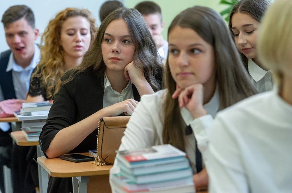 Bu ölkədə dövlət universitetləri rəqəmsal tələbə biletlərinə keçdi