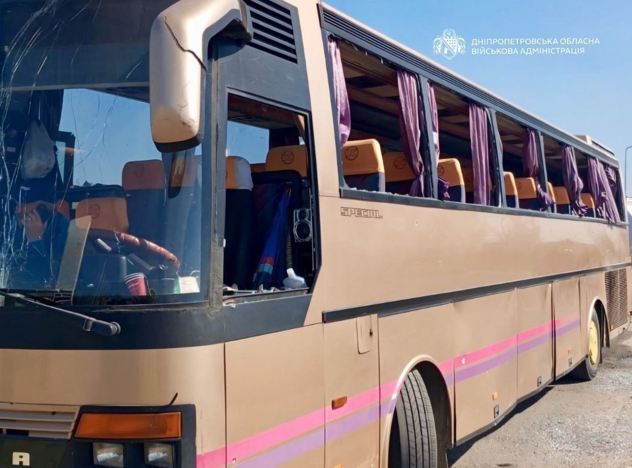 Rusiya Dnepropetrovsk vilayətinə zərbə endirdi - İçərisində 40 uşağın olduğu avtobus yandı - FOTO